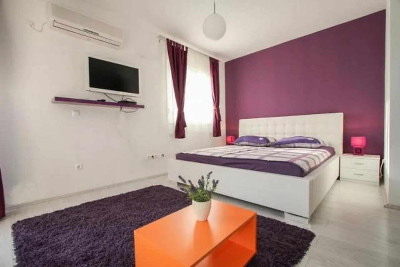 Studio Apartment In Okrug Gornji With Terrace, Air Conditioning, Wifi, Washing Machine 5051-1 Trogir