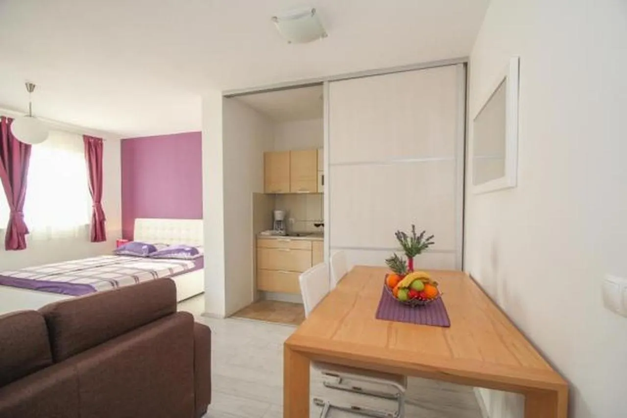 Studio Apartment In Okrug Gornji With Terrace, Air Conditioning, Wifi, Washing Machine 5051-1 Trogir