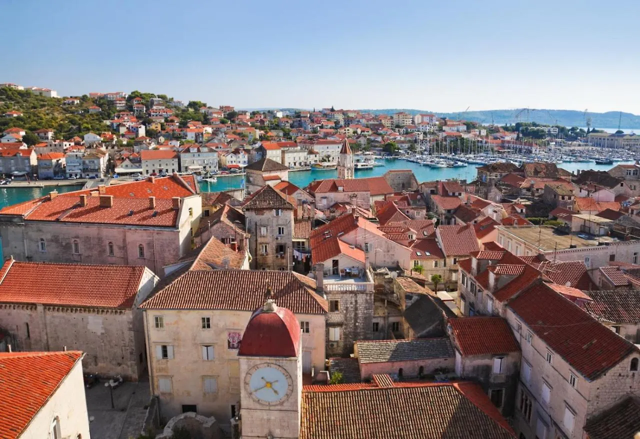 Studio Apartment In Okrug Gornji With Terrace, Air Conditioning, Wifi, Washing Machine 5051-1 Trogir