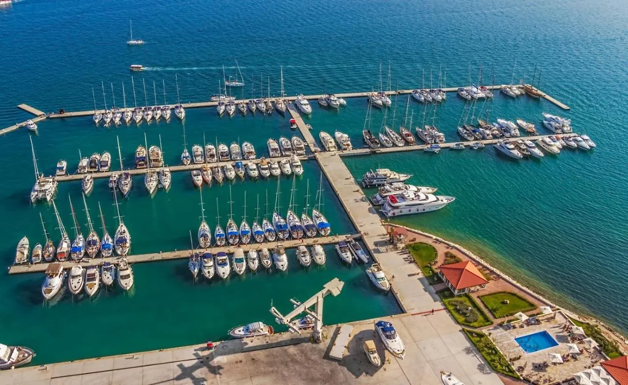 Studio Apartment In Okrug Gornji With Terrace, Air Conditioning, Wifi, Washing Machine 5051-1 Trogir