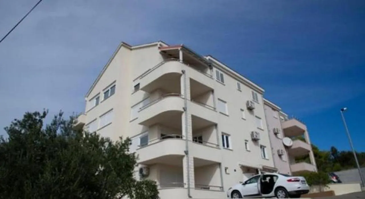 Studio Apartment In Okrug Gornji With Terrace, Air Conditioning, Wifi, Washing Machine 5051-1 Trogir